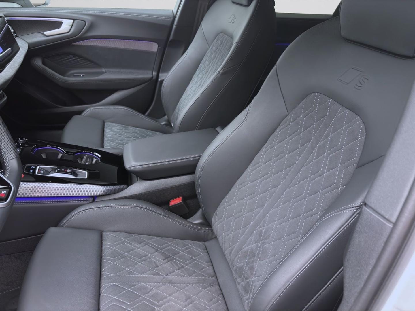 Bild über Audi A5 Avant e-hybrid e-hybrid quattro 220 kW S tronic - für weitere Informationen kontaktieren Sie den Audi Partner