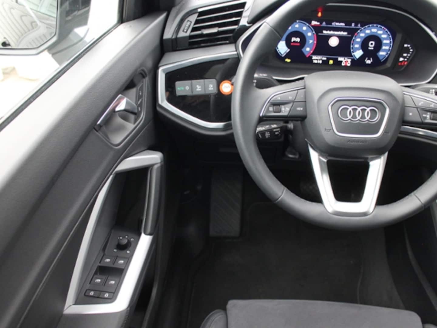 Bild über Audi Q3 Sportback S line 40 TFSI quattro S tronic - für weitere Informationen kontaktieren Sie den Audi Partner