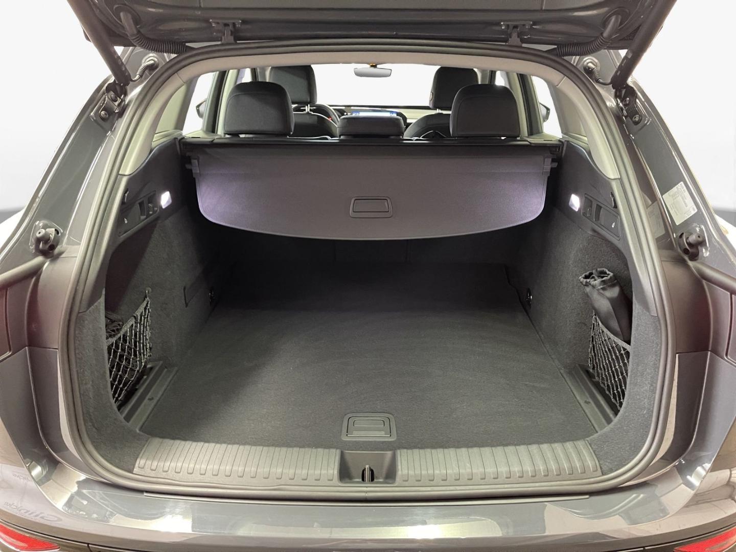 Image about Audi Q6 SUV e-tron e-tron quattro