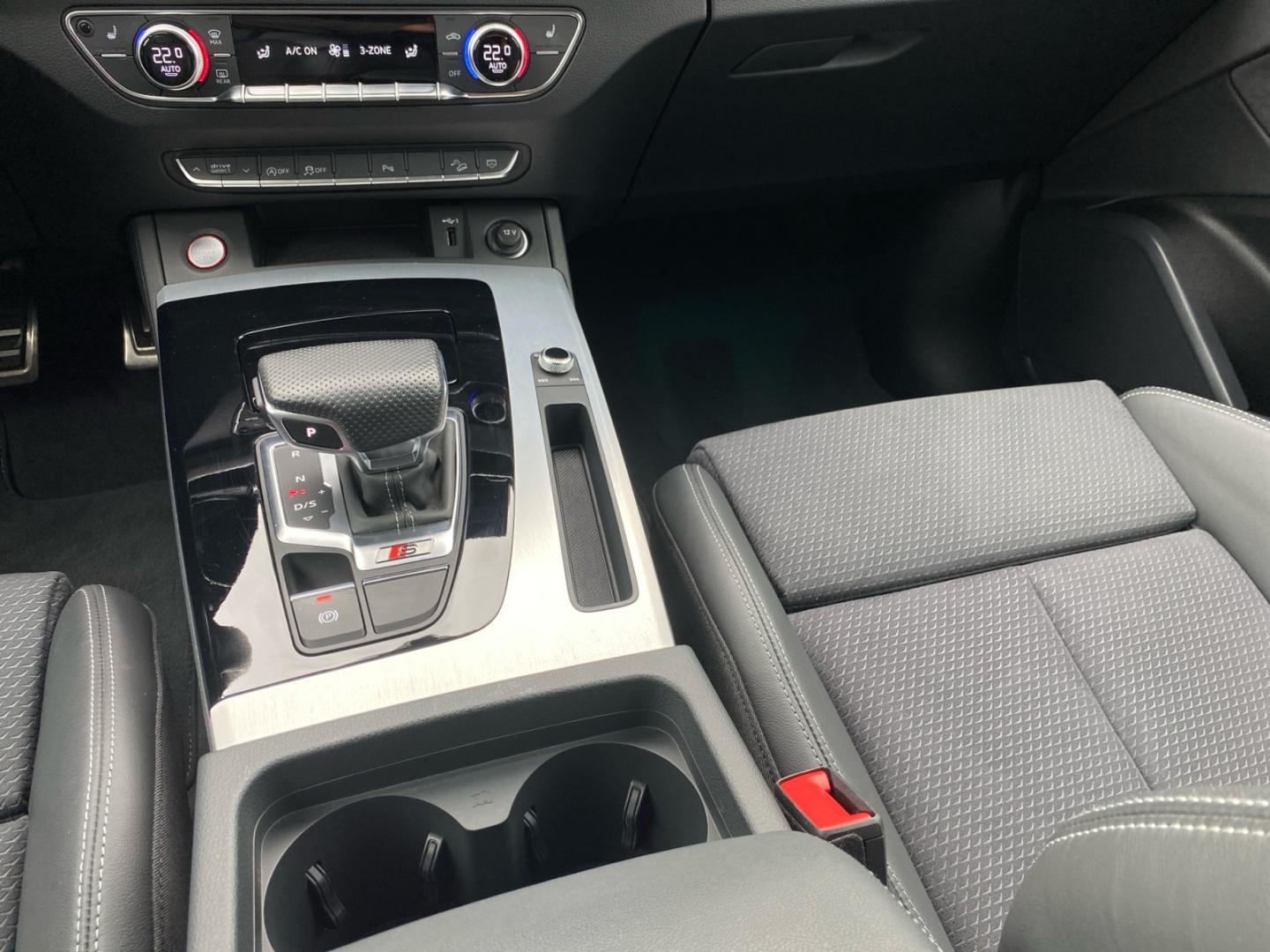 Bild über Audi SQ5 TDI tiptronic - für weitere Informationen kontaktieren Sie den Audi Partner