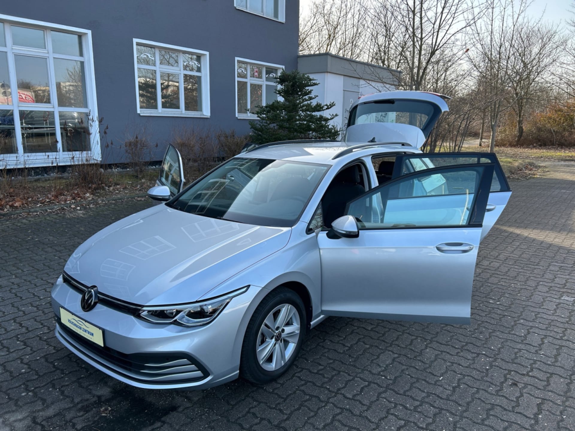 Volkswagen Golf Variant Life