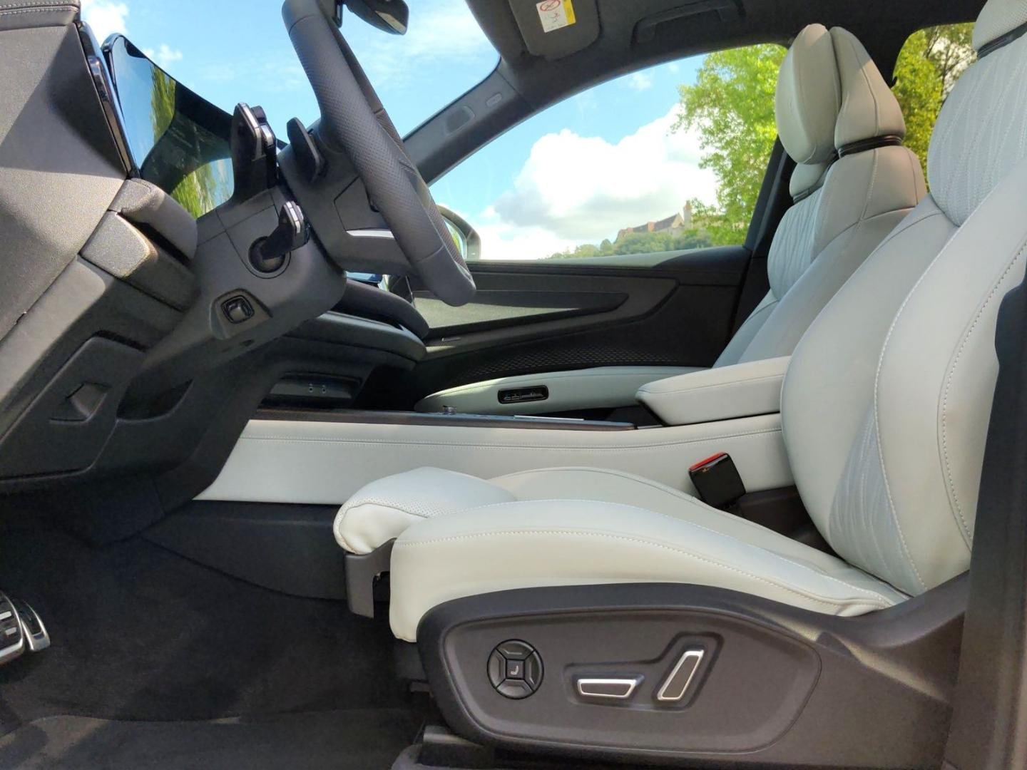 Bild über Audi Q7 SUV TDI quattro 220 kW tiptronic - für weitere Informationen kontaktieren Sie den Audi Partner