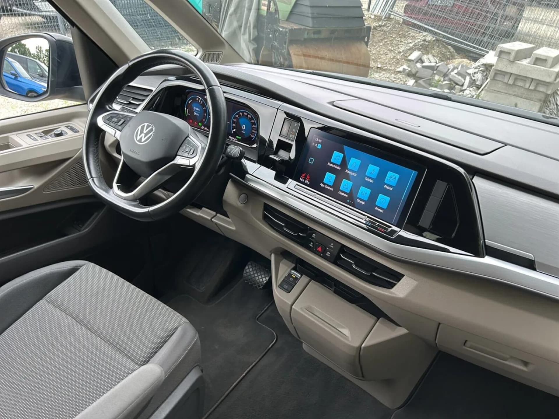 Volkswagen Multivan długi rozstaw osi Life