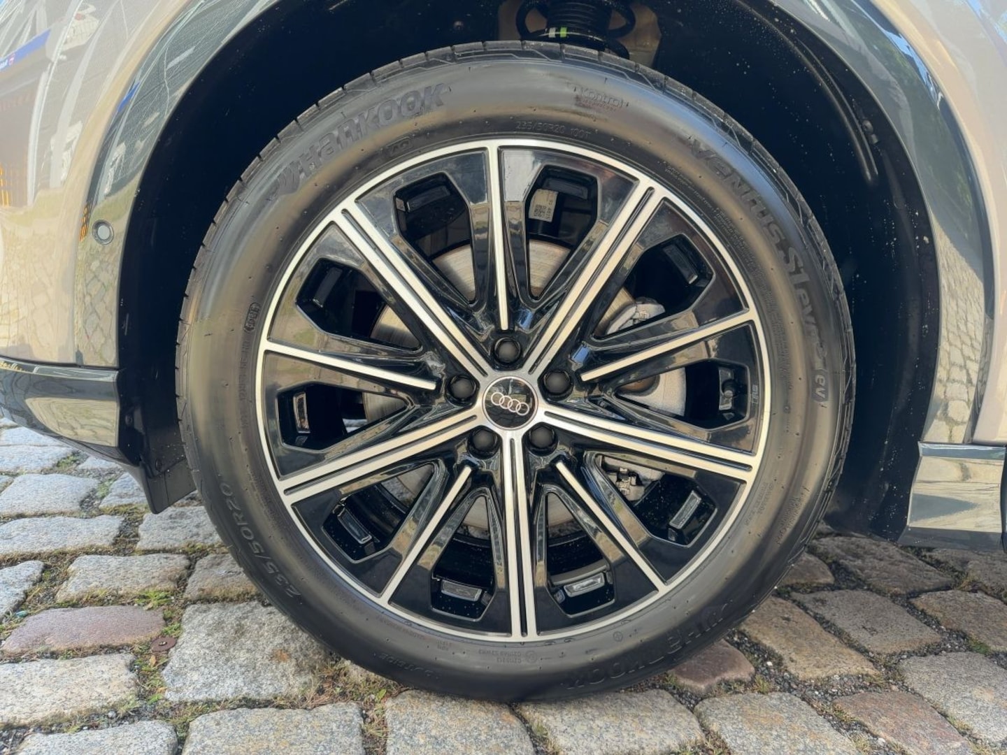 Bild über Audi Q4 e-tron 45 e-tron - für weitere Informationen kontaktieren Sie den Audi Partner