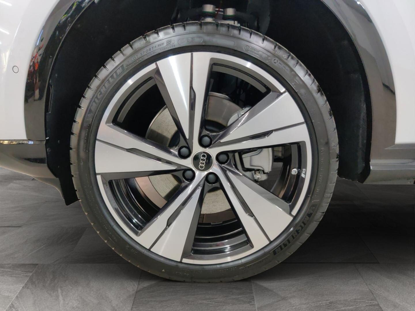Bild über Audi Q5 SUV TDI quattro 150 kW S tronic - für weitere Informationen kontaktieren Sie den Audi Partner