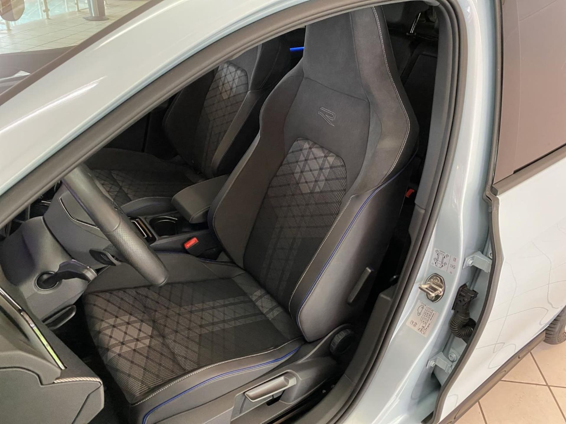 Volkswagen Golf R-Line