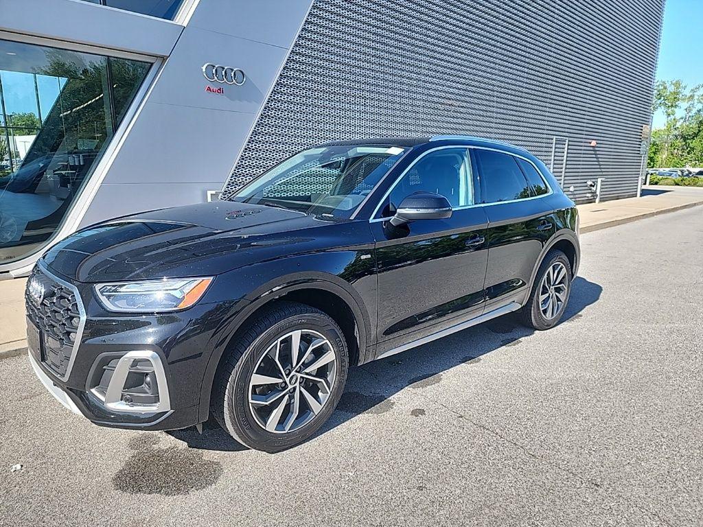 2022 Audi Q5 45 Premium Plus's photo