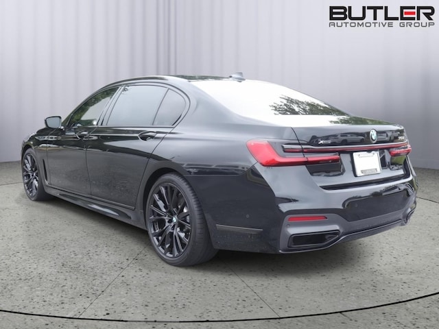 2022 BMW 750