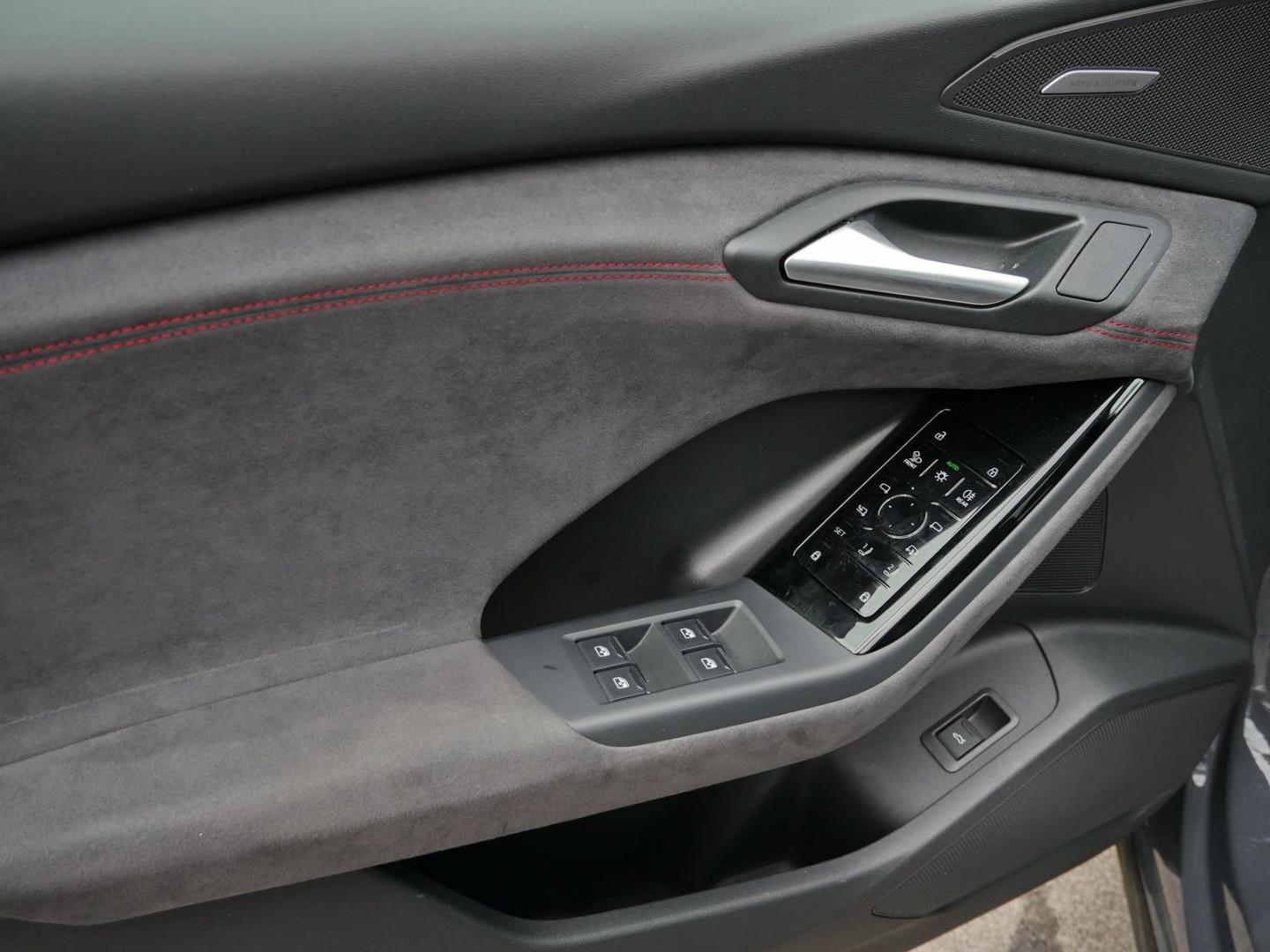 Image about Audi Q6 SUV e-tron 55 e-tron quattro 285 kW