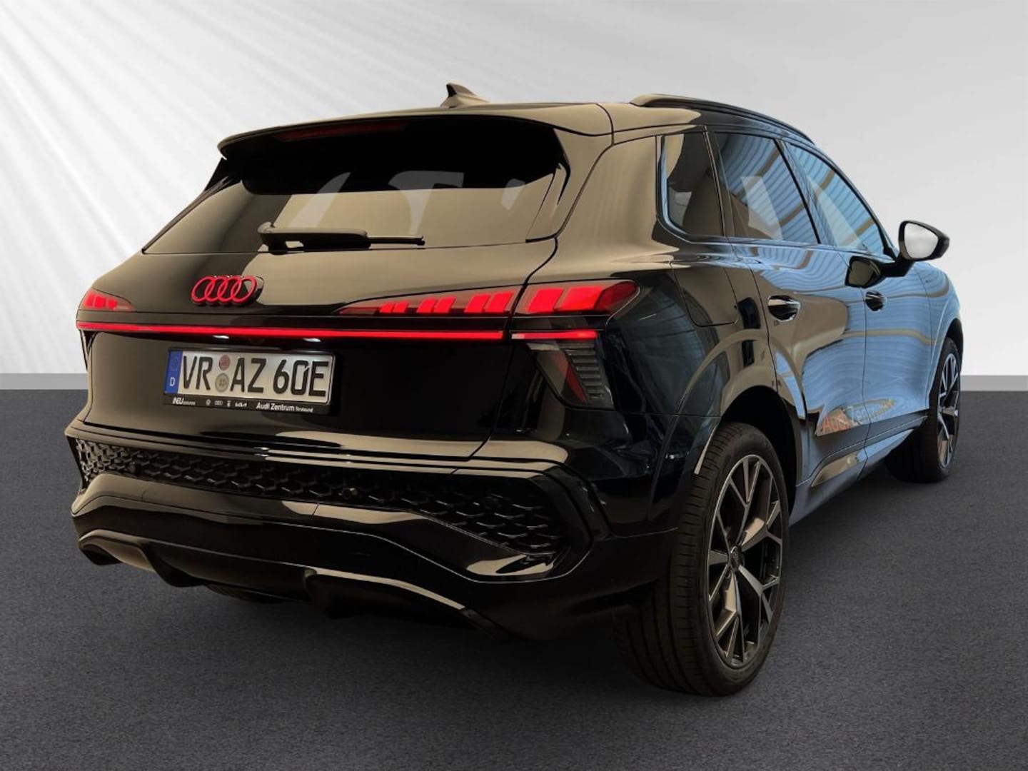Bild über Audi Q3 SUV e-hybrid e-hybrid 200 kW S tronic - für weitere Informationen kontaktieren Sie den Audi Partner