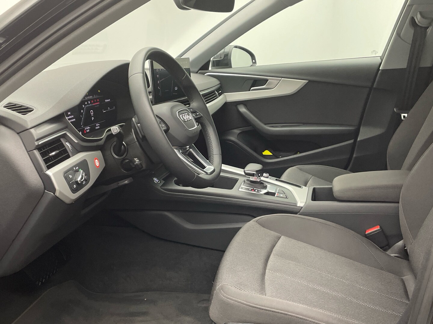 Image about Audi A4 Avant S line 35 TFSI S tronic
