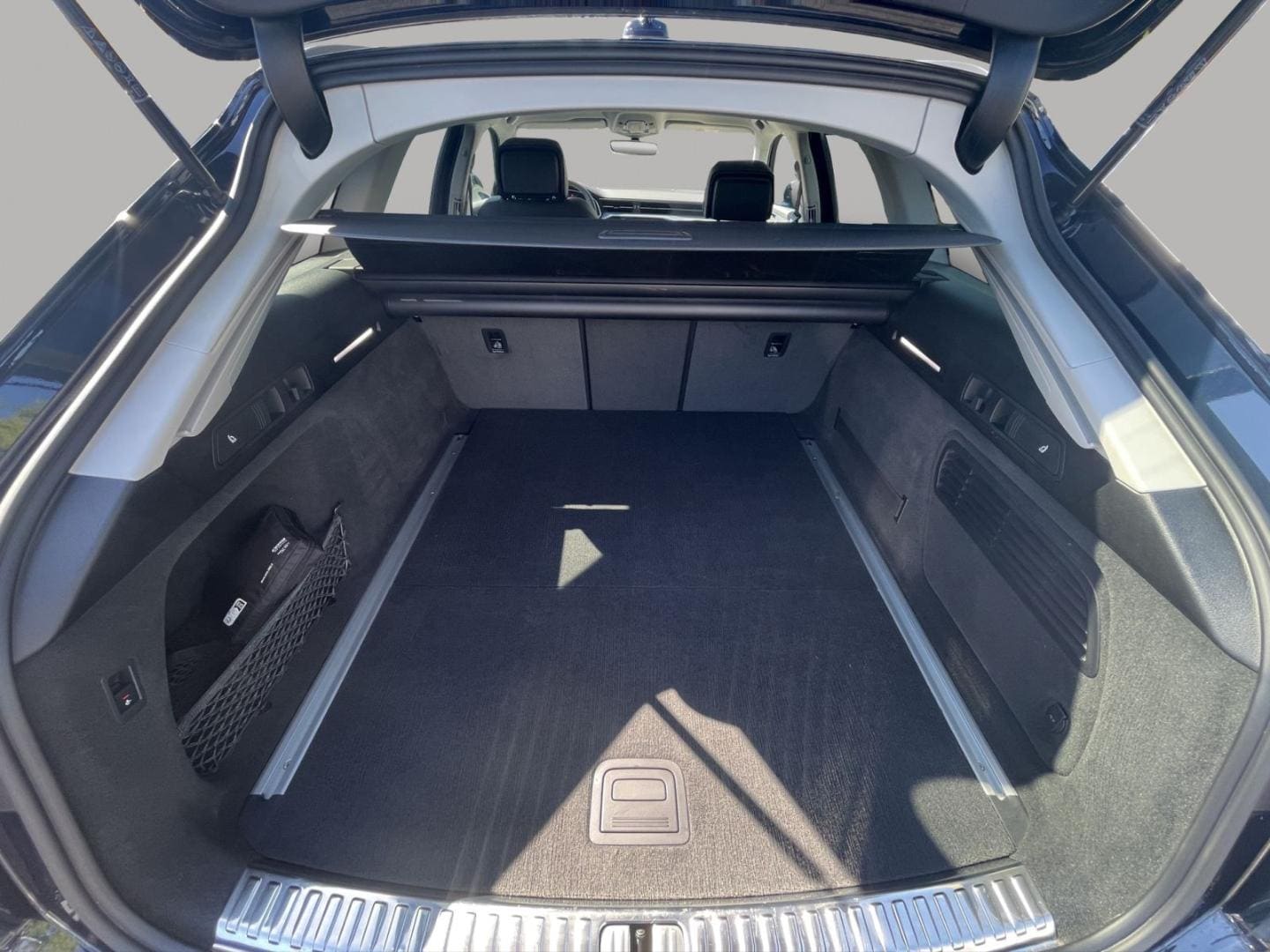 Bild über Audi S6 Avant TDI quattro tiptronic - für weitere Informationen kontaktieren Sie den Audi Partner