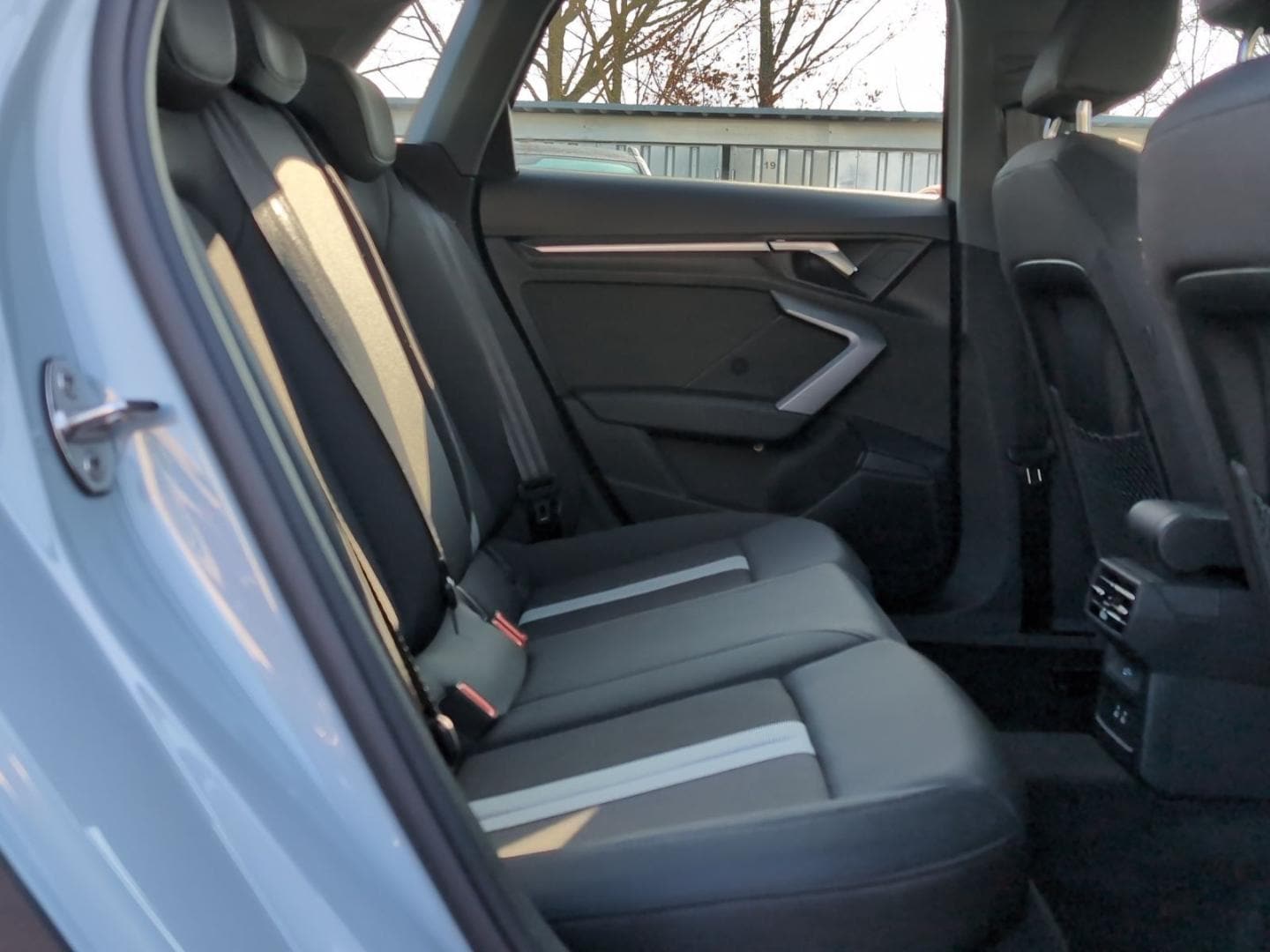 Bild über Audi A3 allstreet 35 TDI S tronic - für weitere Informationen kontaktieren Sie den Audi Partner