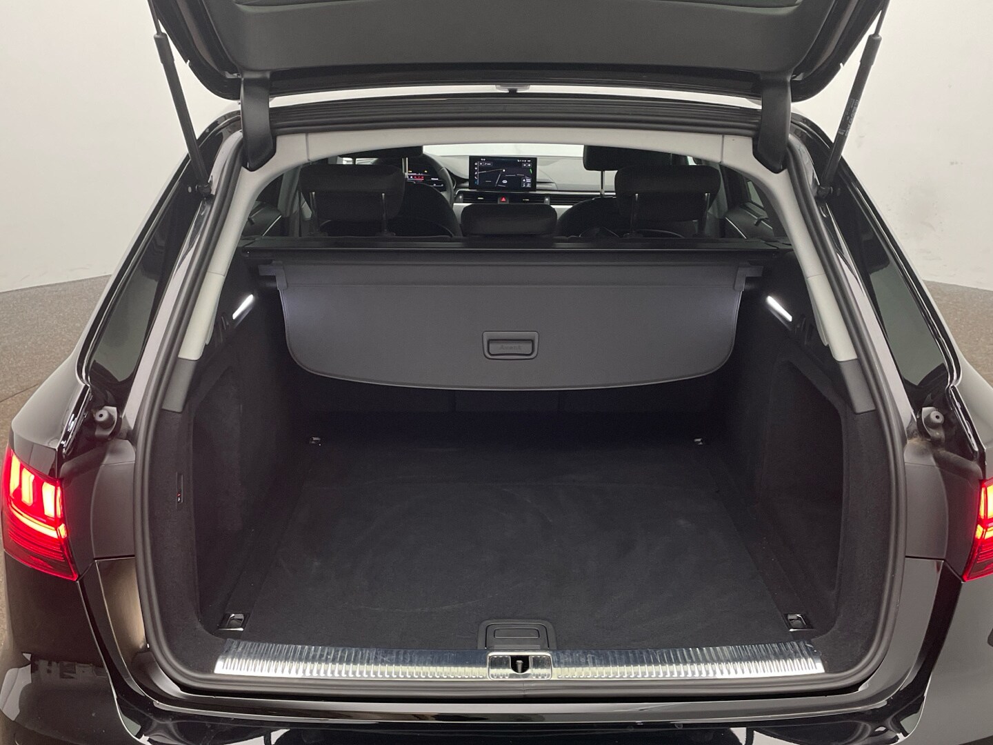 Image about Audi A4 Avant S line 35 TFSI S tronic