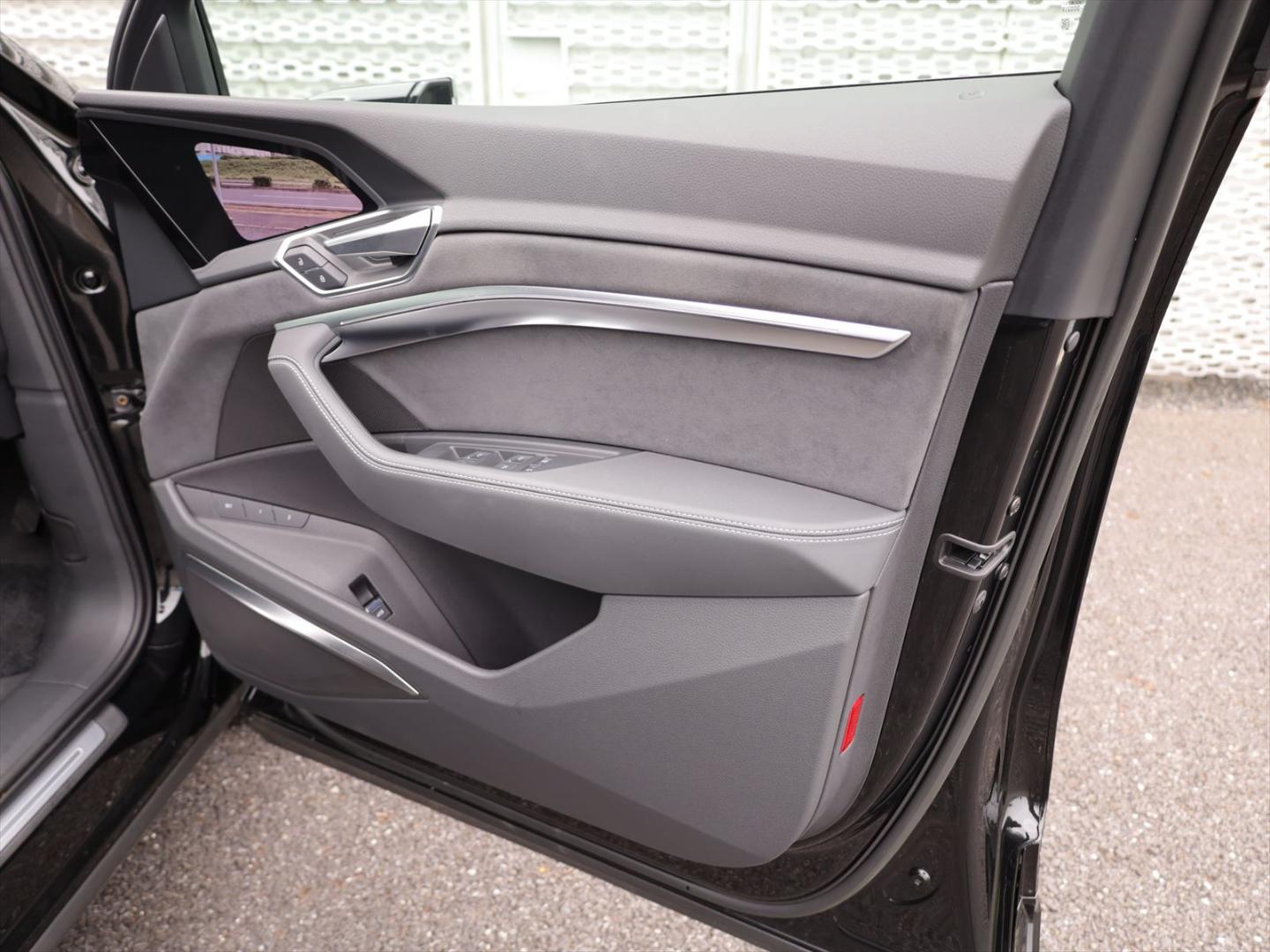 Image about Audi e-tron 50 quattro S line 230,00 kW