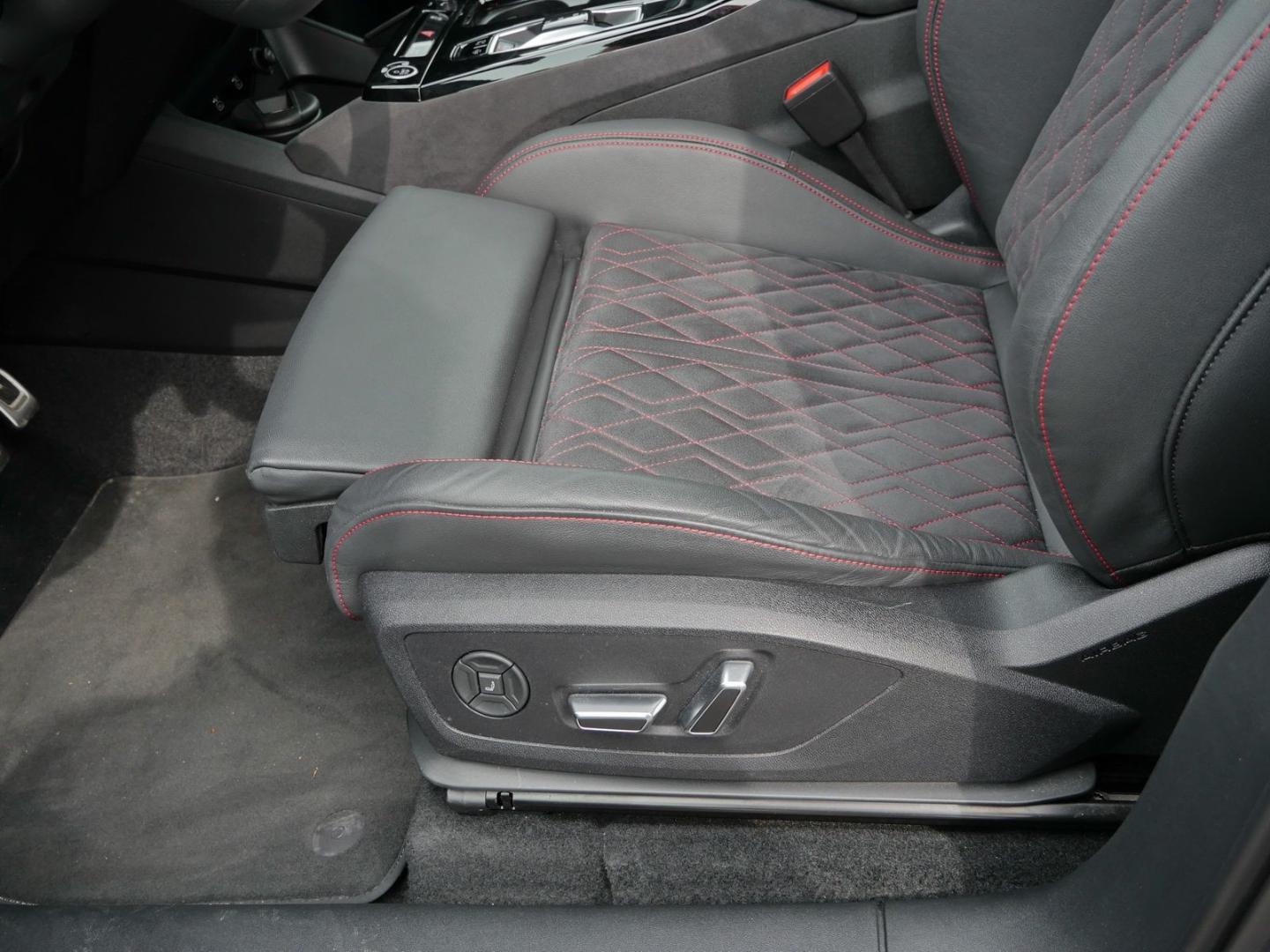 Image about Audi Q6 SUV e-tron 55 e-tron quattro 285 kW