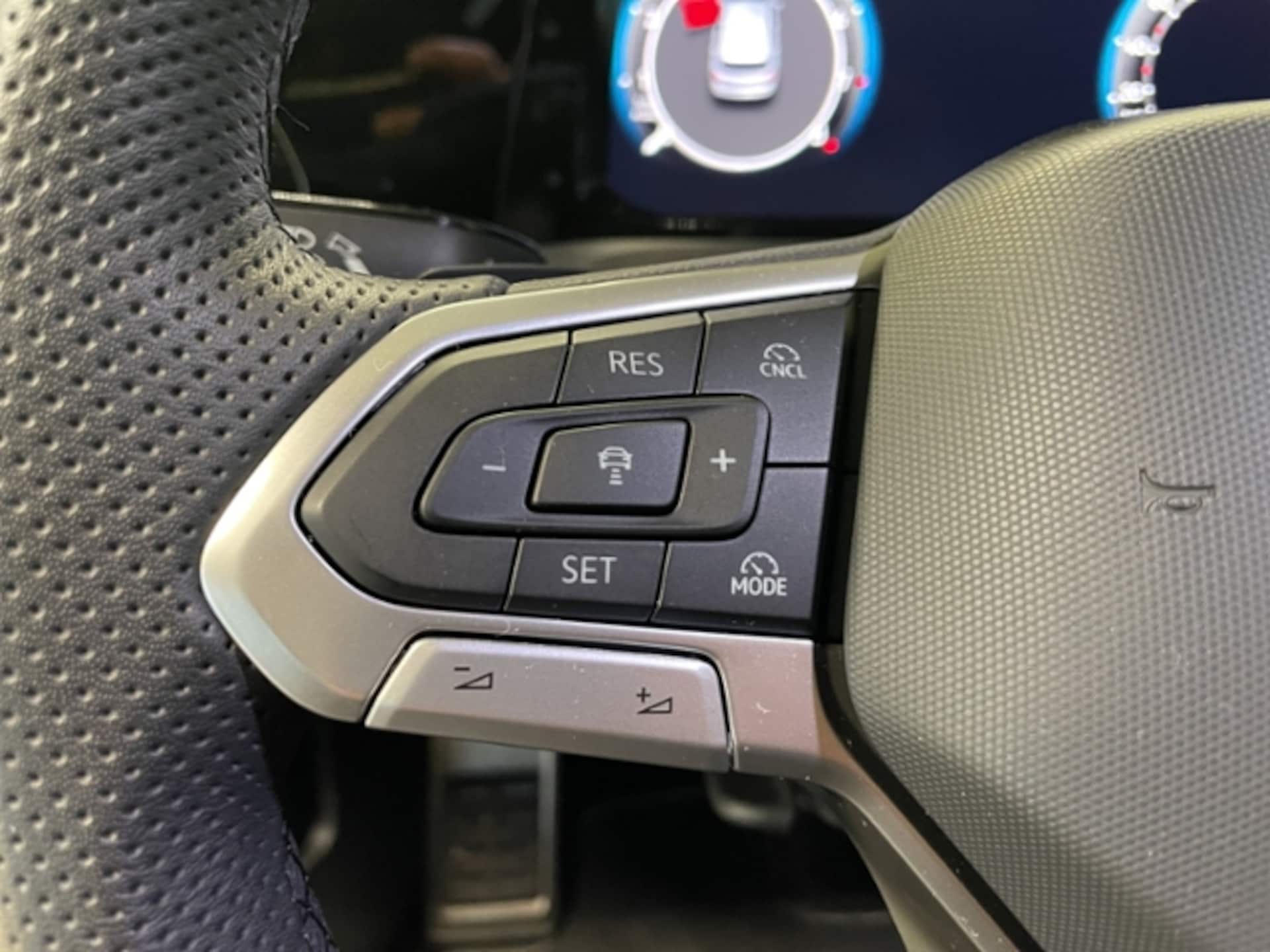 Volkswagen Golf R-Line