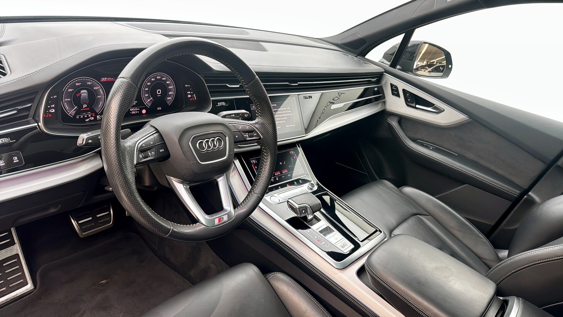 Bild som visar&nbsp;Audi Q7 TFSI e&nbsp;Q7 60 TFSI e quattro S line 456 hk tiptronic - för mer information kontakta din Audi Partner