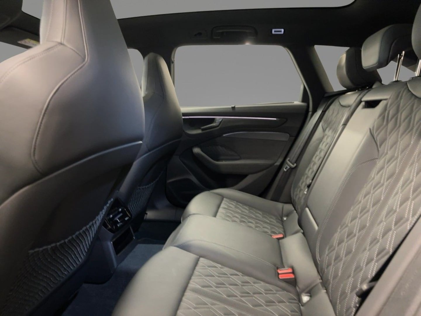 Bild über Audi A6 Avant TDI quattro 150 kW S tronic - für weitere Informationen kontaktieren Sie den Audi Partner