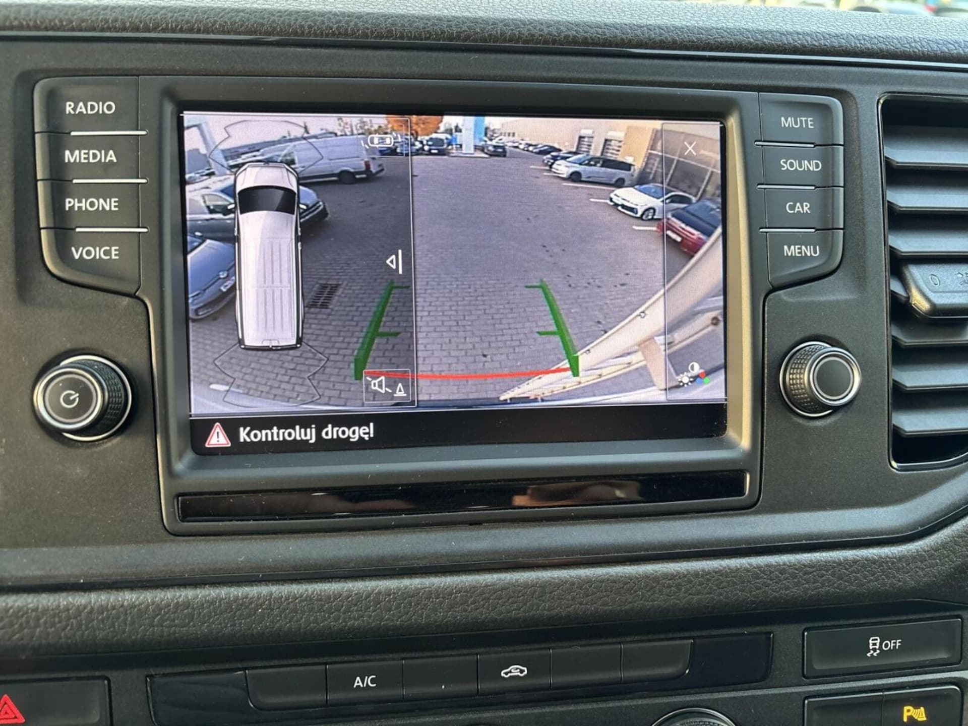 Volkswagen Crafter Furgon średni rozstaw osi