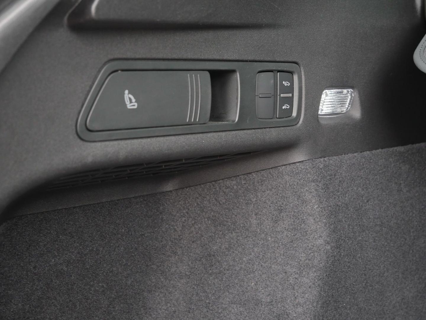 Image about Audi Q6 SUV e-tron 55 e-tron quattro 285 kW
