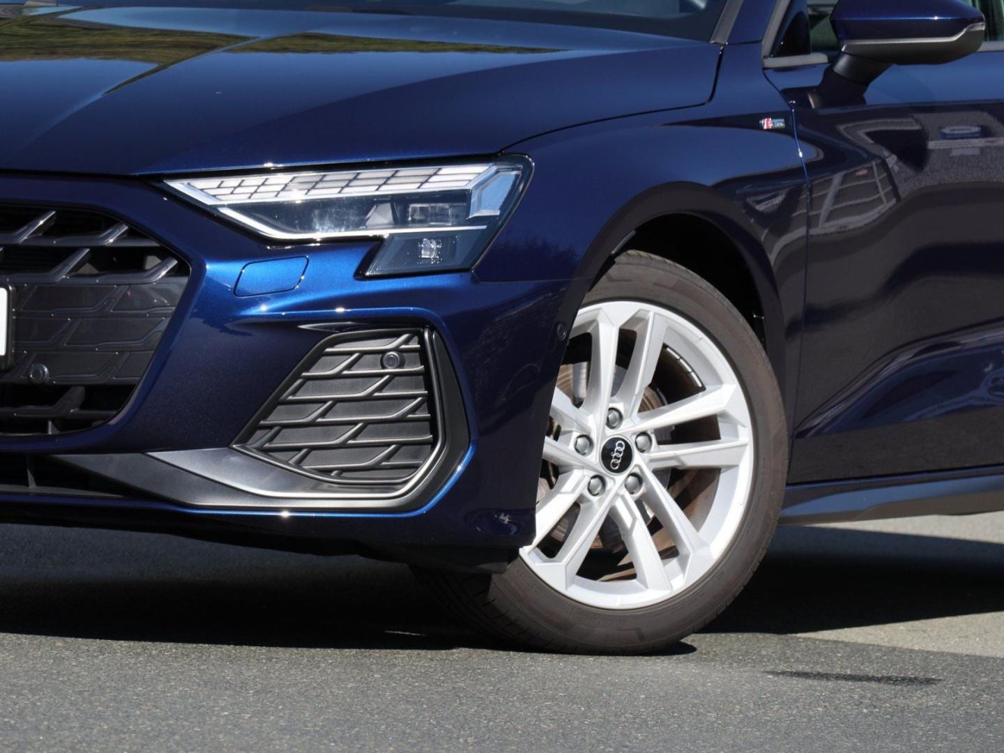 Bild über Audi A3 Sportback S line 35 TFSI S tronic - für weitere Informationen kontaktieren Sie den Audi Partner