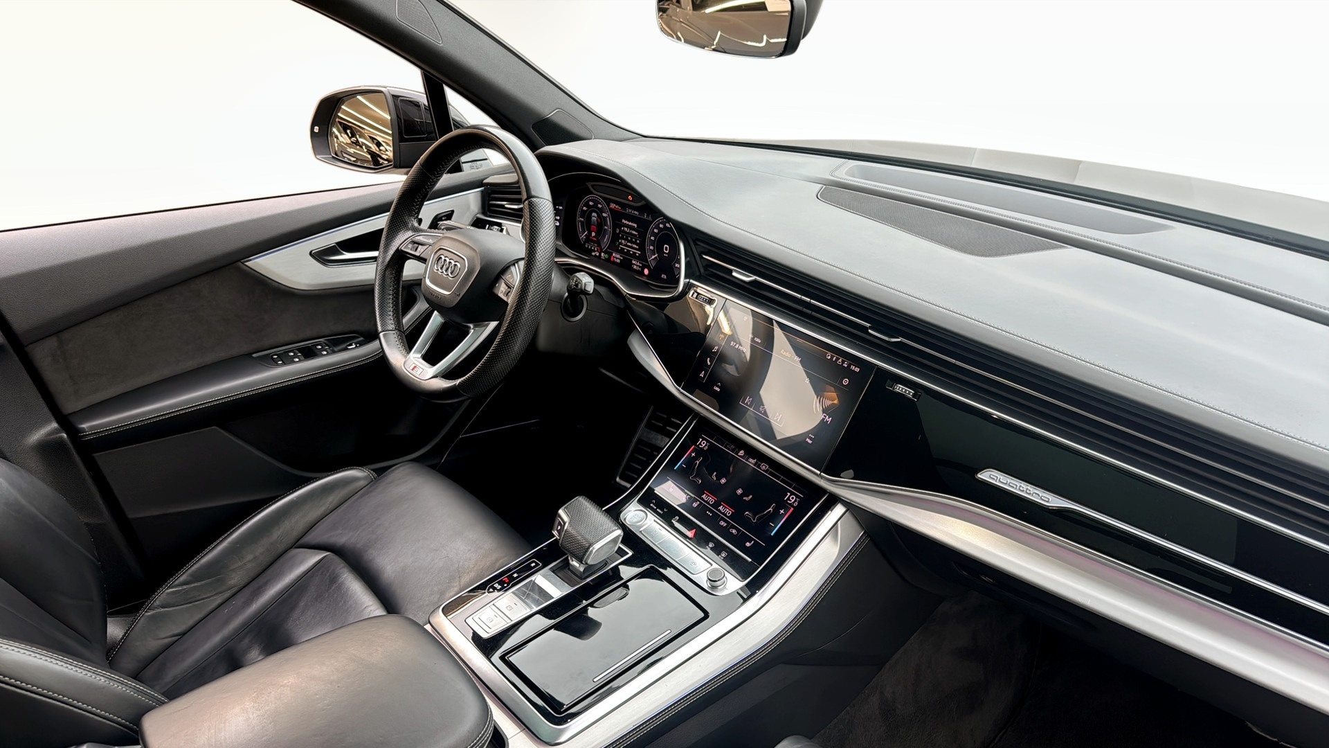 Bild som visar Audi Q7 TFSI e Q7 60 TFSI e quattro S line 456 hk tiptronic - för mer information kontakta din Audi Partner