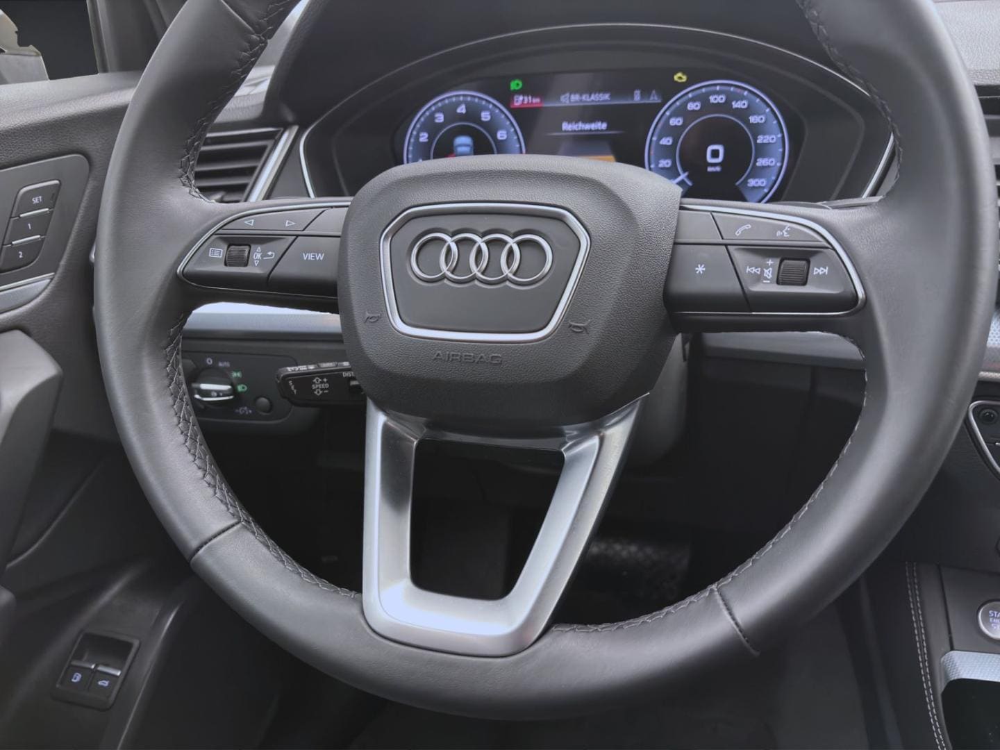 Bild über Audi Q5 TFSI e S line business 55 TFSI e quattro S tronic - für weitere Informationen kontaktieren Sie den Audi Partner