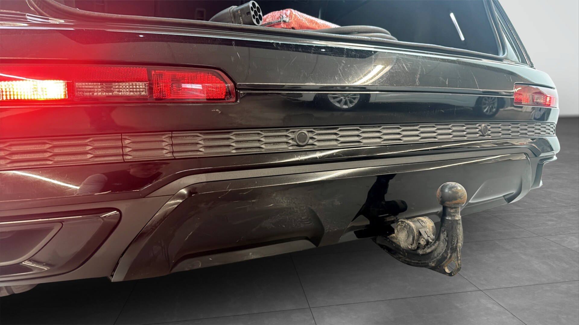 Bild som visar&nbsp;Audi Q7 TFSI e&nbsp;Q7 60 TFSI e quattro S line 456 hk tiptronic - för mer information kontakta din Audi Partner