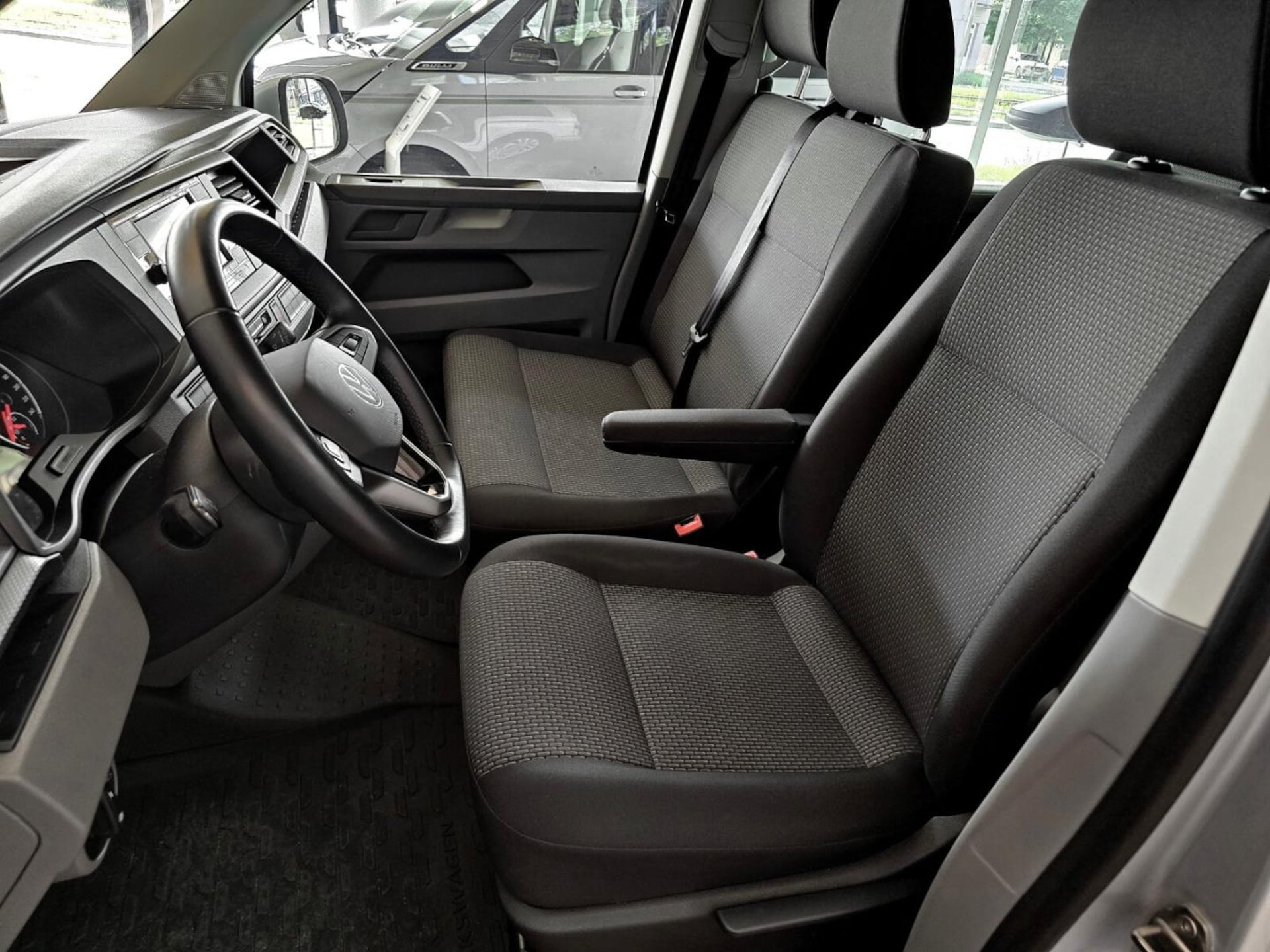 Volkswagen Caravelle 6.1 długi roztaw osi S