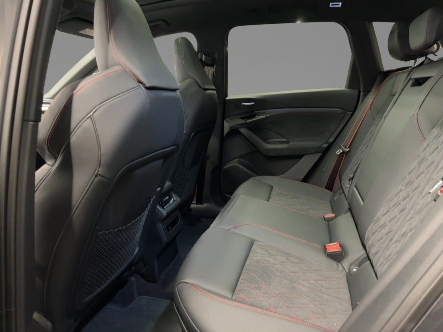 Bild über Audi Q6 SUV e-tron S line business e-tron quattro 315 kW - für weitere Informationen kontaktieren Sie den Audi Partner