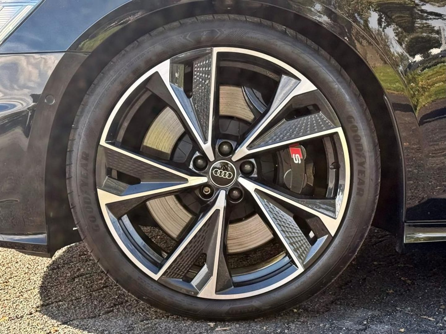 Bild über Audi S6 Avant TDI quattro tiptronic - für weitere Informationen kontaktieren Sie den Audi Partner