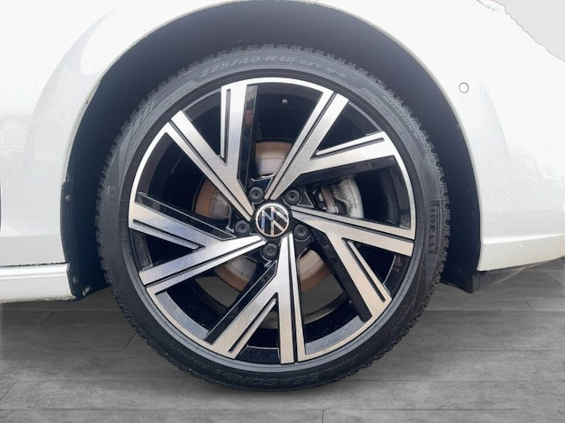 Volkswagen Golf Style