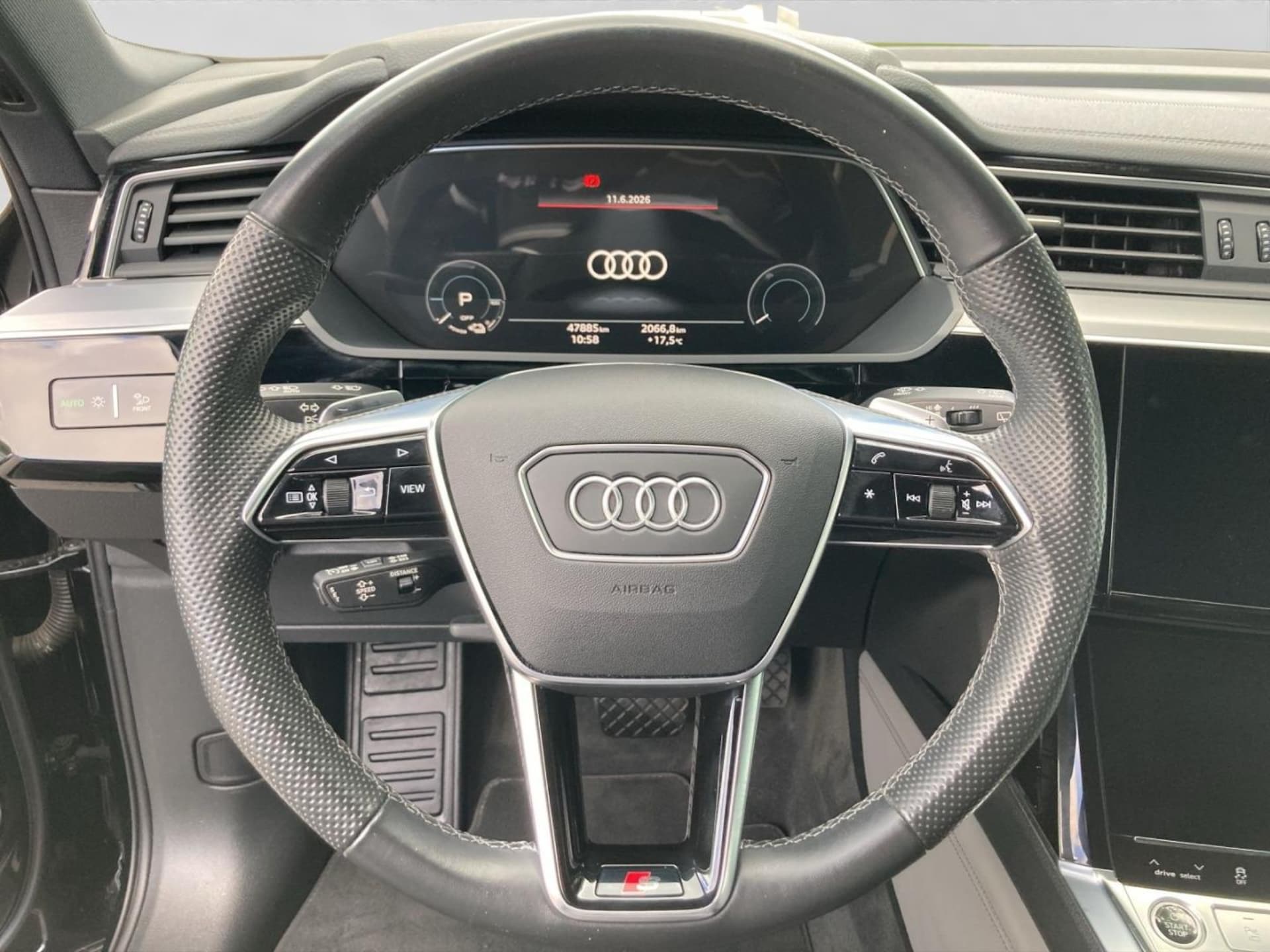 Audi e-tron S line