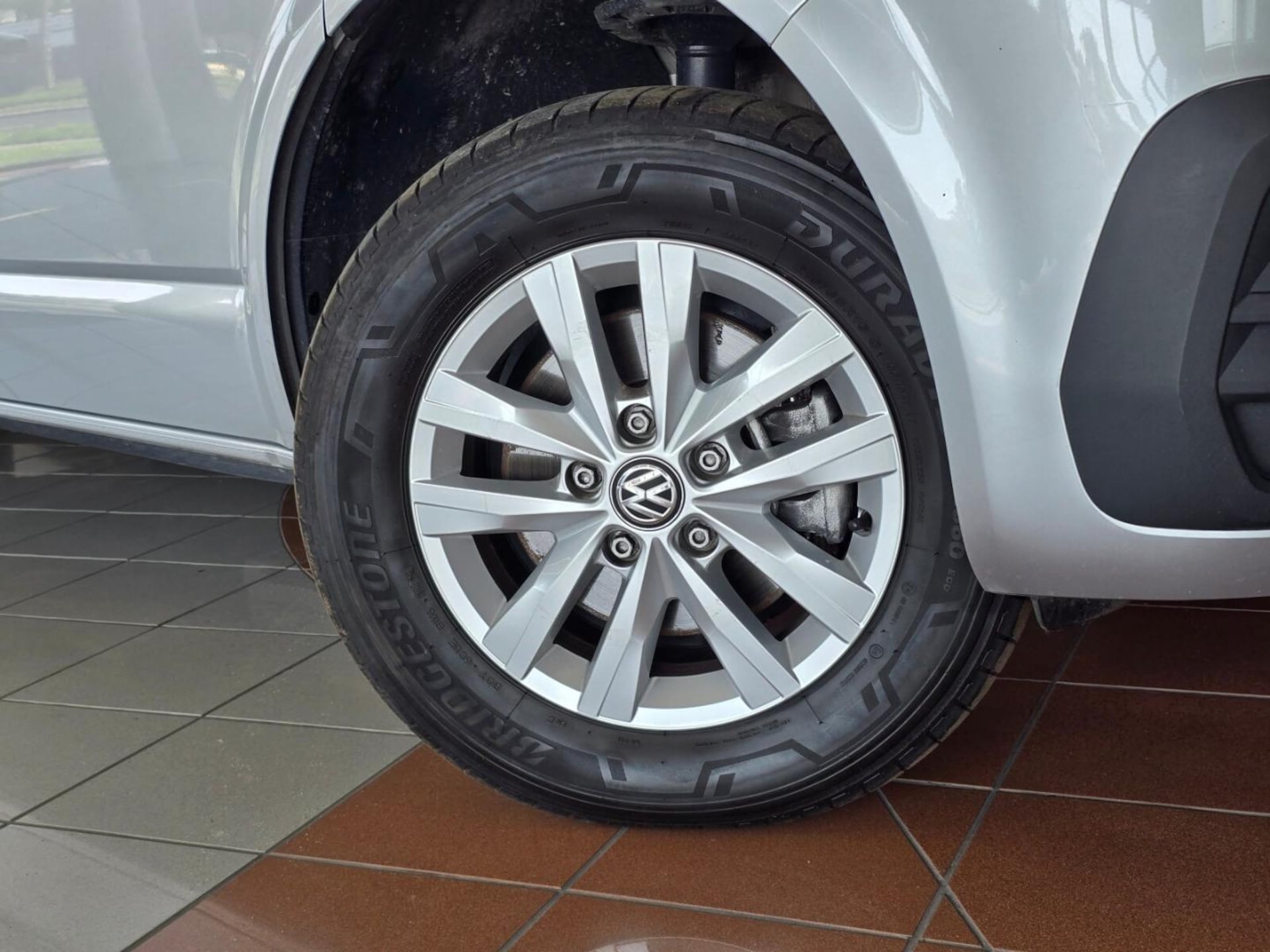 Volkswagen Caravelle 6.1 długi roztaw osi S