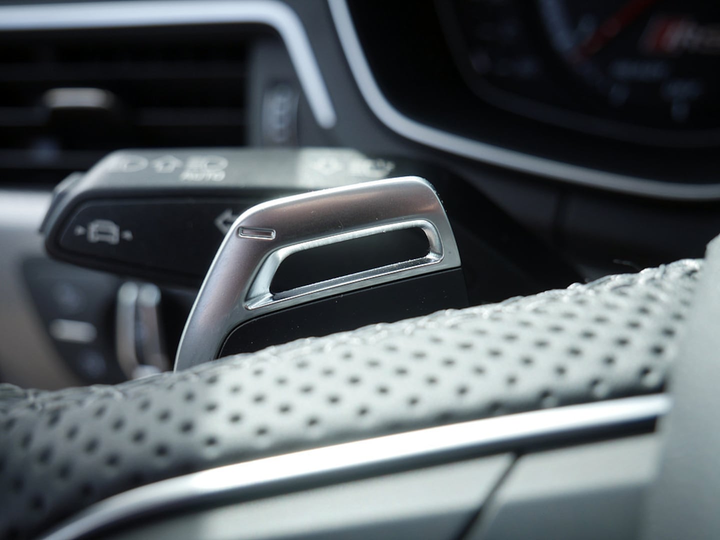 Bild über Audi RS 4 Avant TFSI quattro tiptronic - für weitere Informationen kontaktieren Sie den Audi Partner