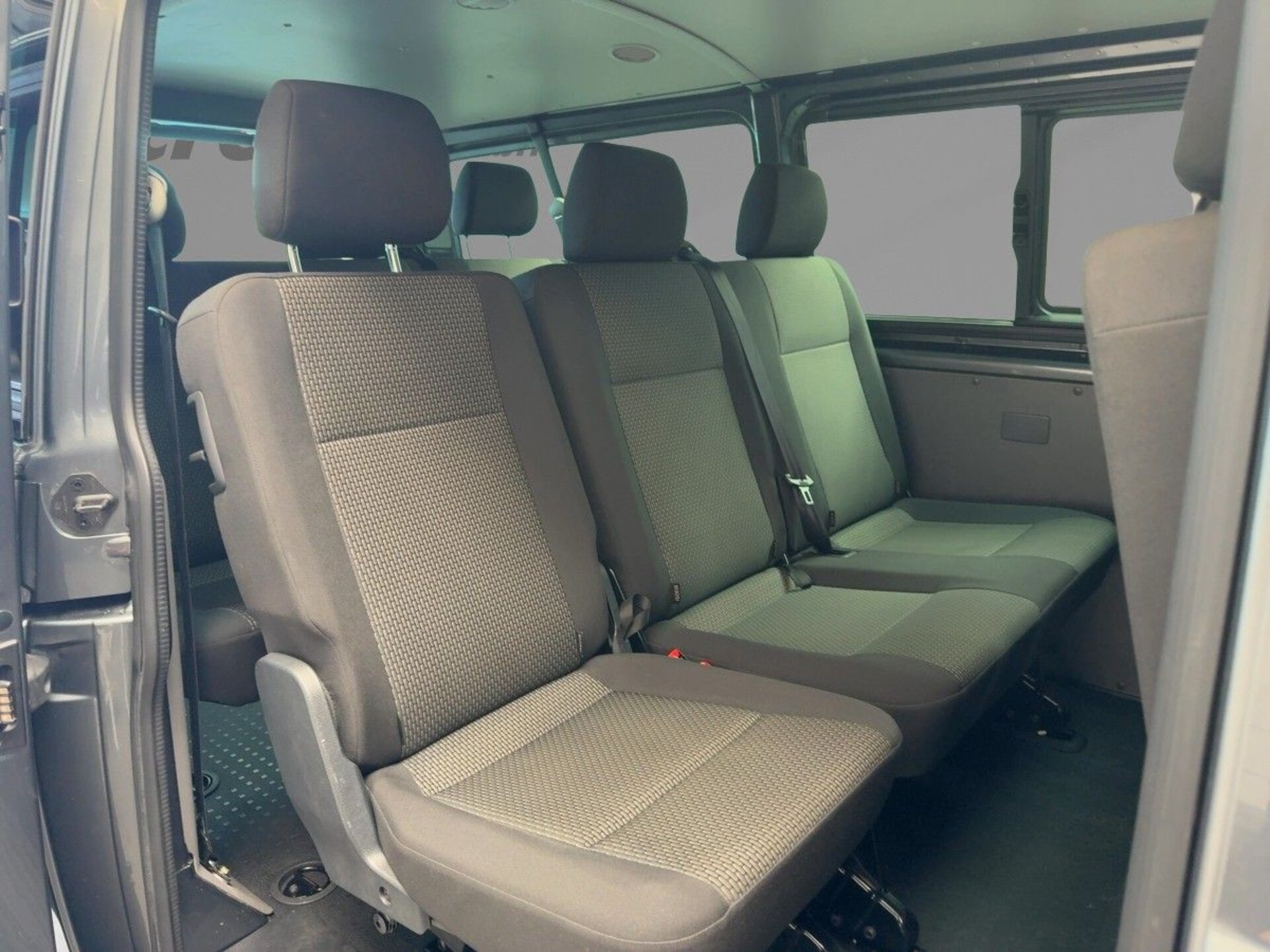 Volkswagen T6.1 Transporter Kombi langer Radstand