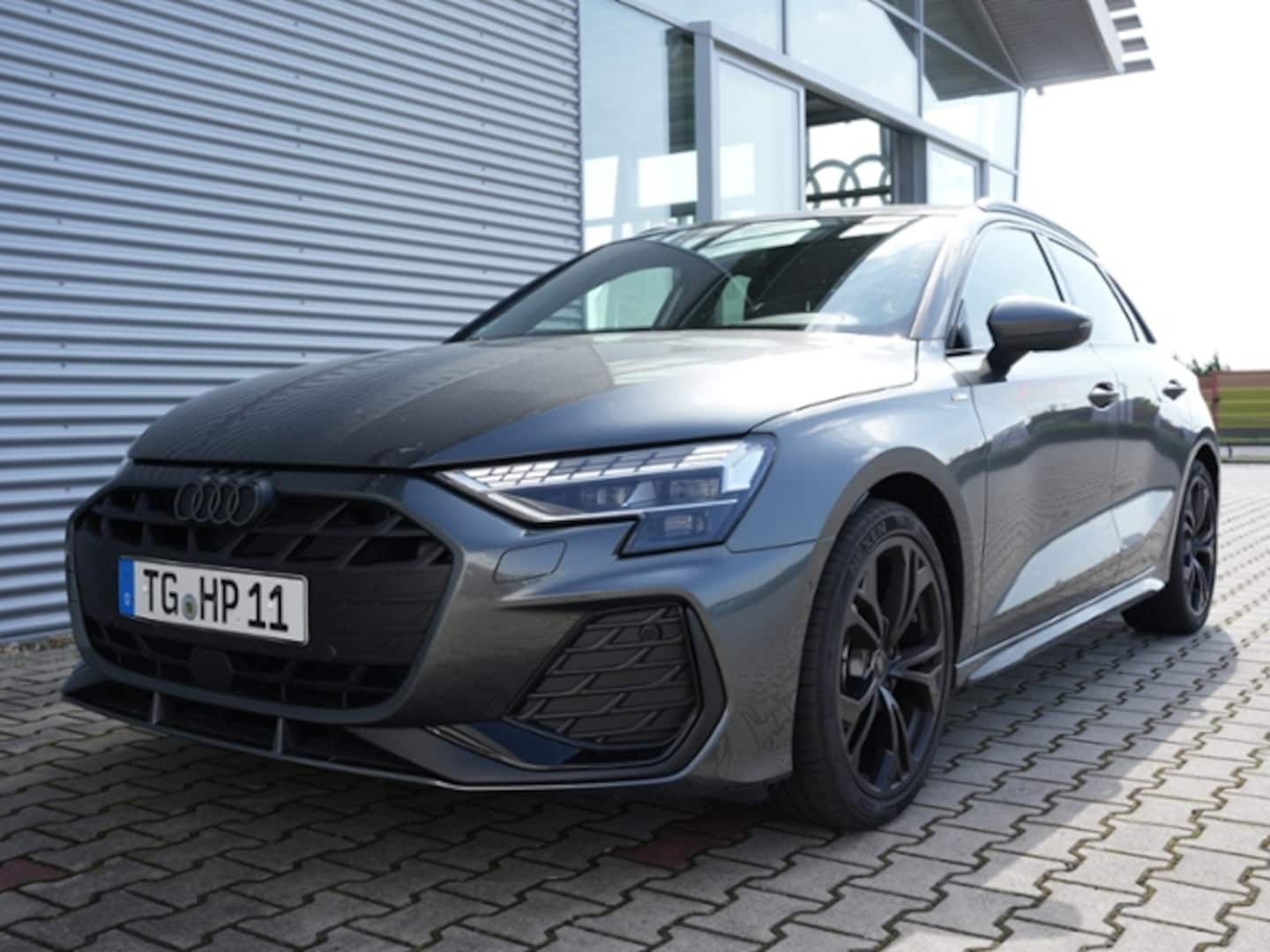Bild über Audi A3 Sportback S line 35 TFSI S tronic - für weitere Informationen kontaktieren Sie den Audi Partner