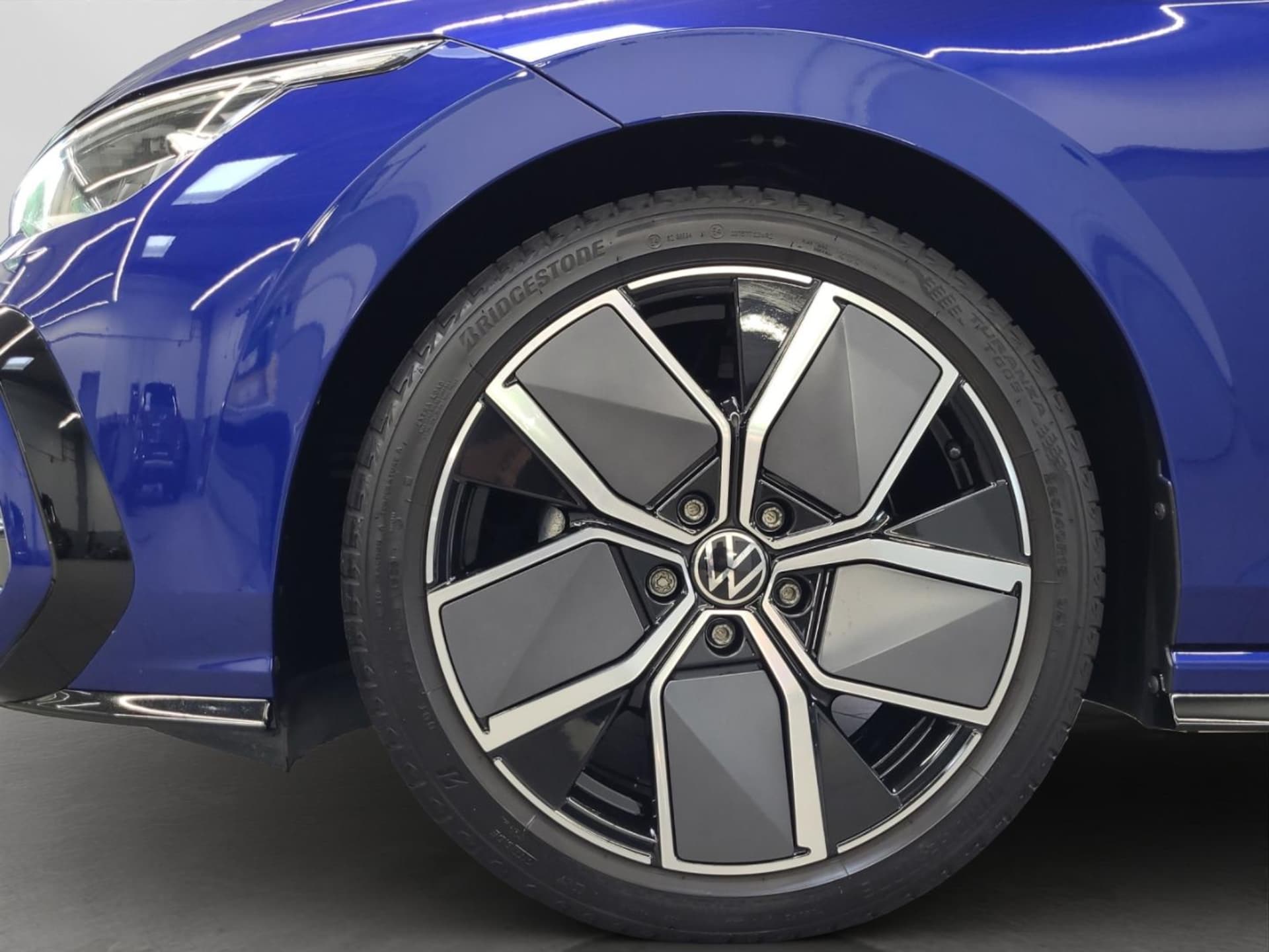 Volkswagen Golf R-Line