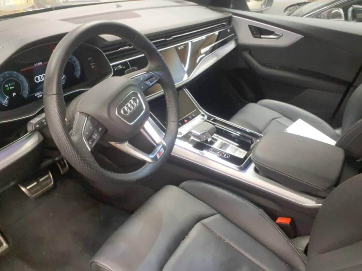 Bild über Audi Q8 SUV TFSI e S line business TFSI e quattro 290 kW tiptronic - für weitere Informationen kontaktieren Sie den Audi Partner