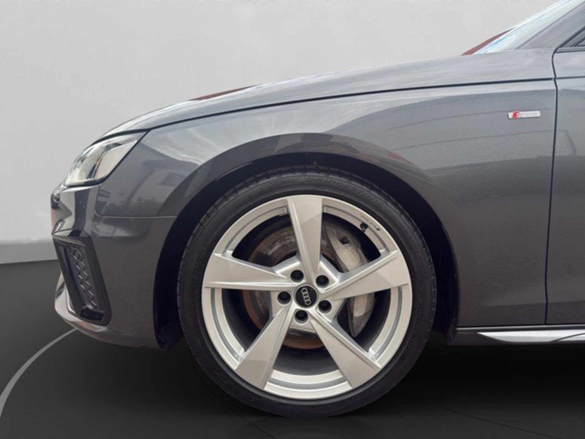 Audi A4 Avant S line