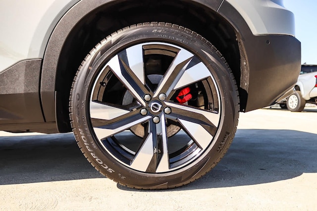 2025 Volvo XC40 Plus - Photo 10