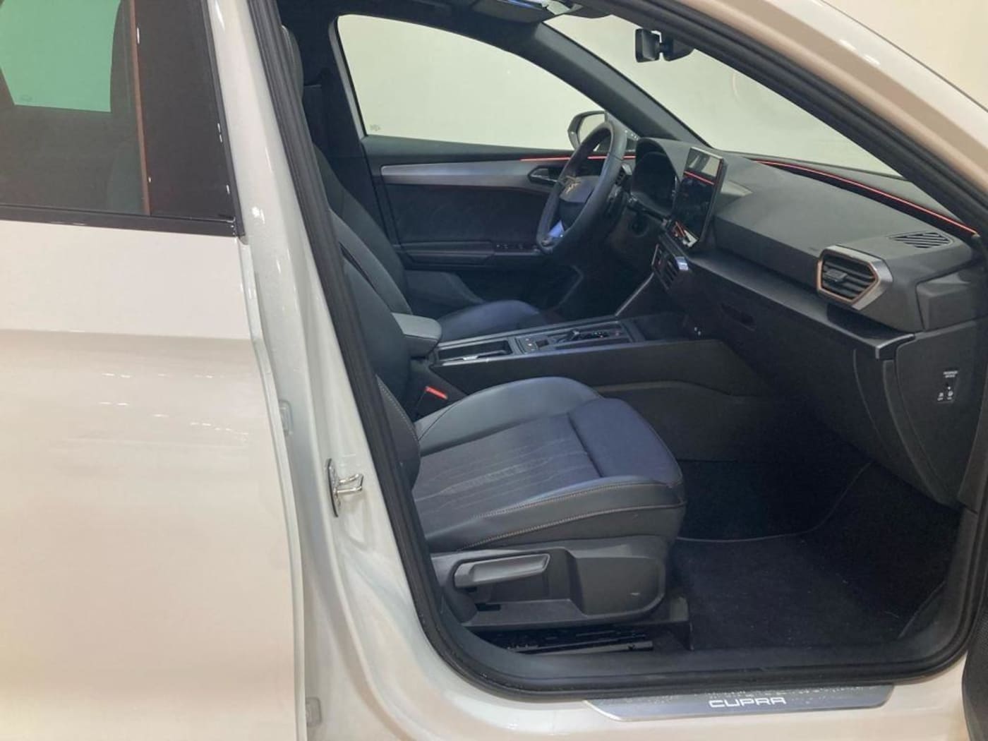 CUPRA Leon Sportstourer 1.5 eTSI DSG 110 kW (150 CV) — photo 5