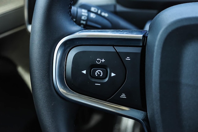 2025 Volvo XC40 Plus - Photo 15