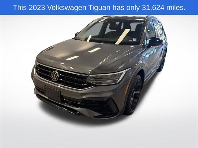 2023 Volkswagen Tiguan SE R-LINE BLACK's photo
