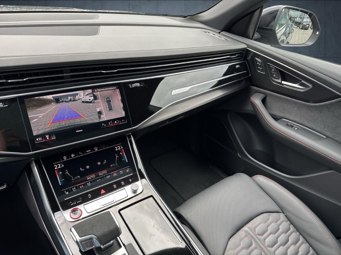 Bild über Audi RS Q8 SUV TFSI quattro 471 kW tiptronic - für weitere Informationen kontaktieren Sie den Audi Partner
