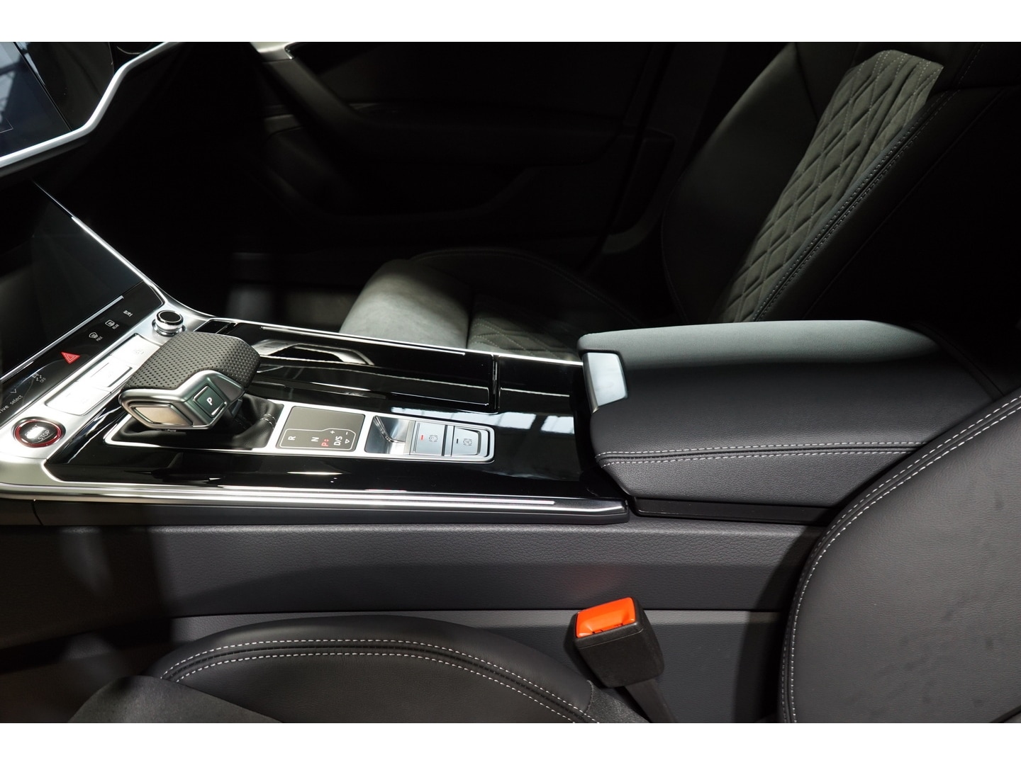Bild über Audi S6 Avant TDI quattro tiptronic - für weitere Informationen kontaktieren Sie den Audi Partner