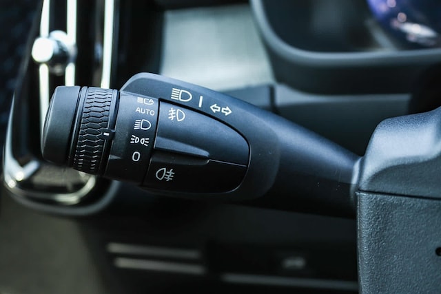 2025 Volvo XC40 Plus - Photo 24