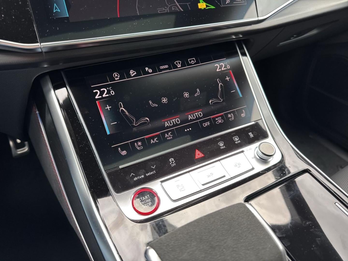 Bild über Audi RS Q8 SUV TFSI quattro 471 kW tiptronic - für weitere Informationen kontaktieren Sie den Audi Partner