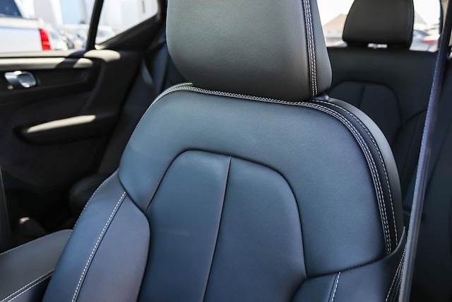 2025 Volvo XC40 Plus - Photo 29